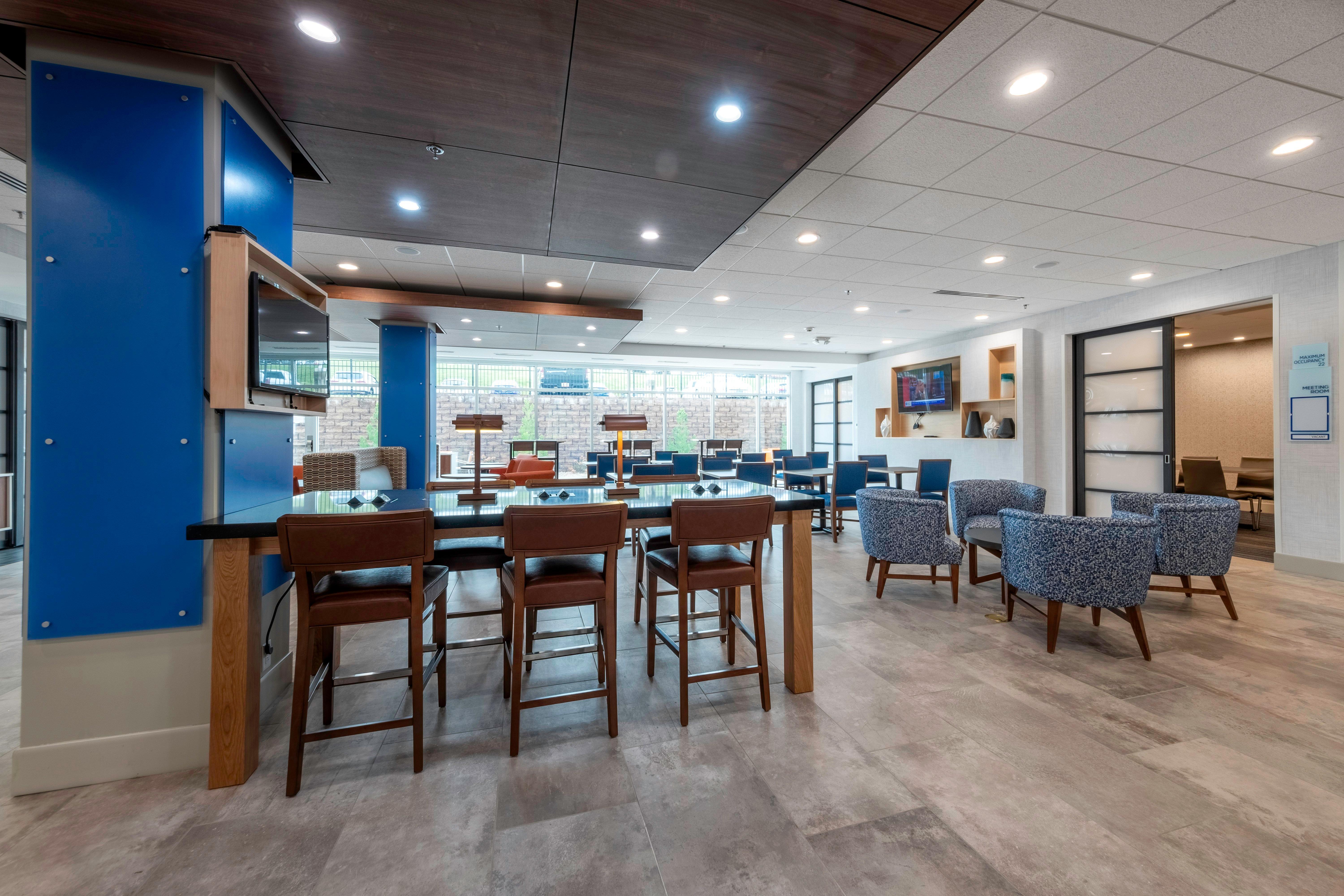 Express & - By Ihg Staunton