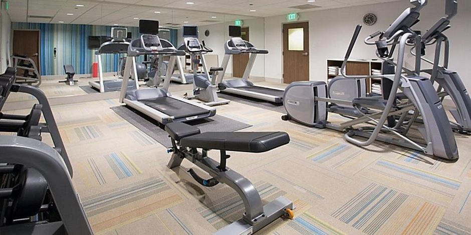 Express & - By Ihg Staunton